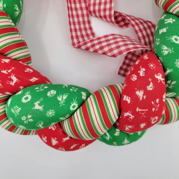 Vintage Cottagecore Christmas Holiday Braided Multipattern Cotton Wreath - Picture 3 of 7